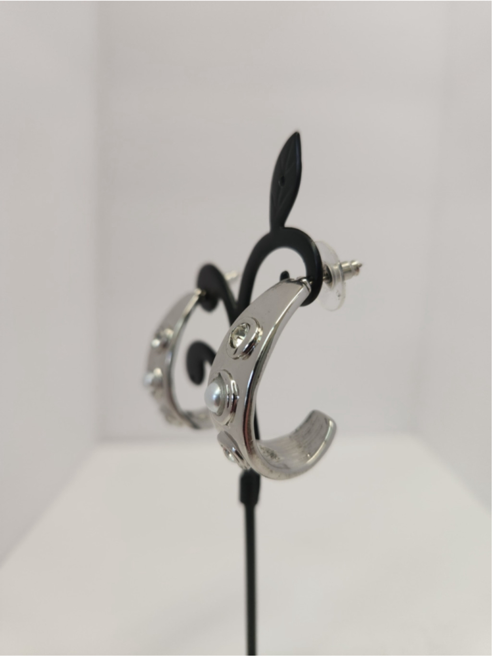I.N.C. International Concepts Silver toned Hoop Earrings 1.25" L X 0.75" W - Picture 3 of 8